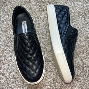 Steve Madden sz 7.5 Black Quilted Slip-On Shoes